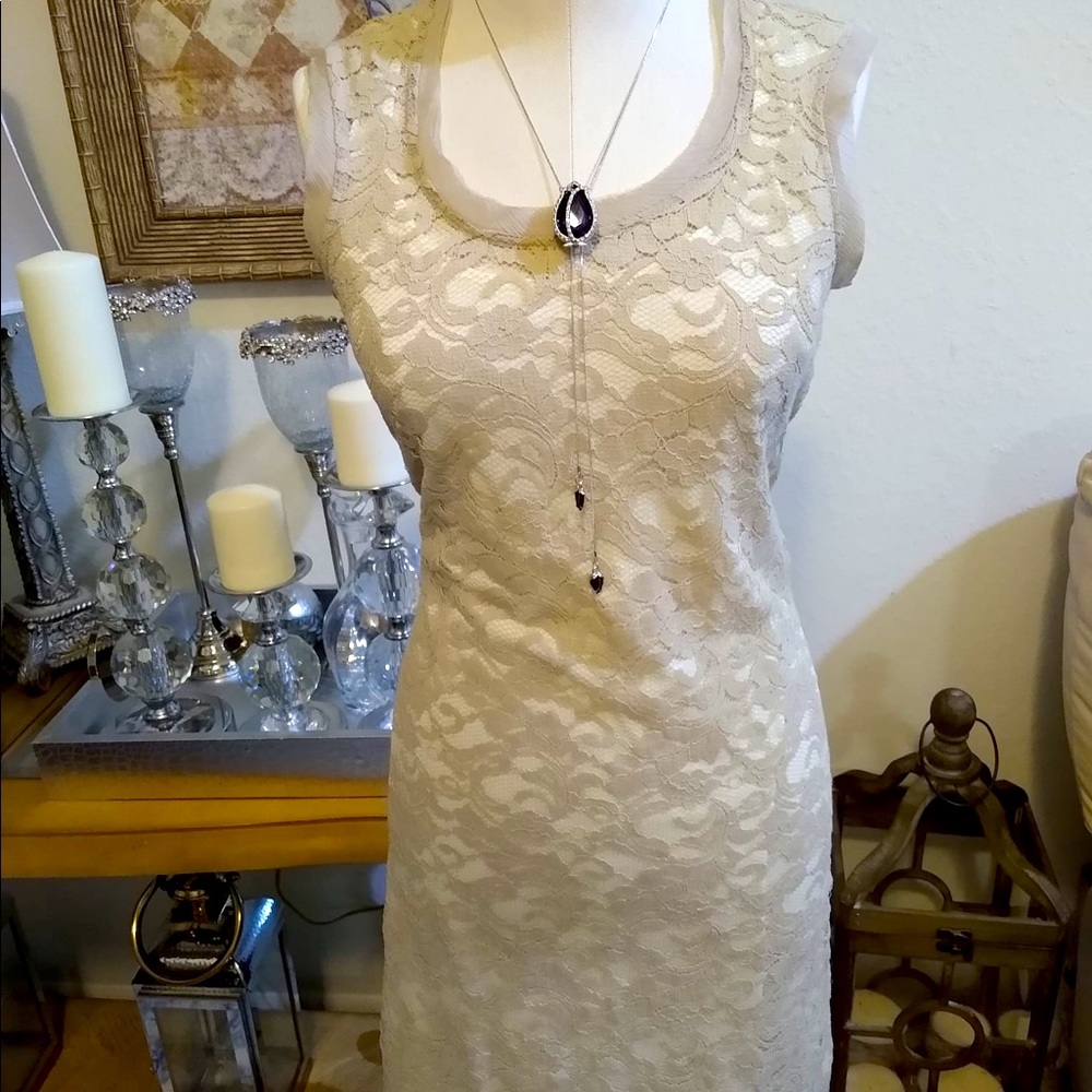 Beautiful Vera Wang lace dress